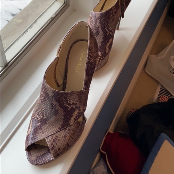 Nine West snake skin heels size 9 - Picture 2 of 3
